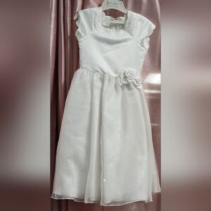 Elegant White Dress with Floral Detail